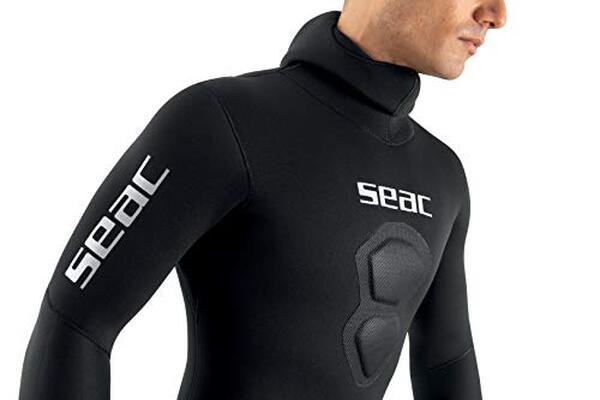 Découvrez notre test détaillé de la combinaison néoprène SEAC Homme Royal 5 mm : performance, confort et durabilité au rendez-vous pour les passionnés de plongée