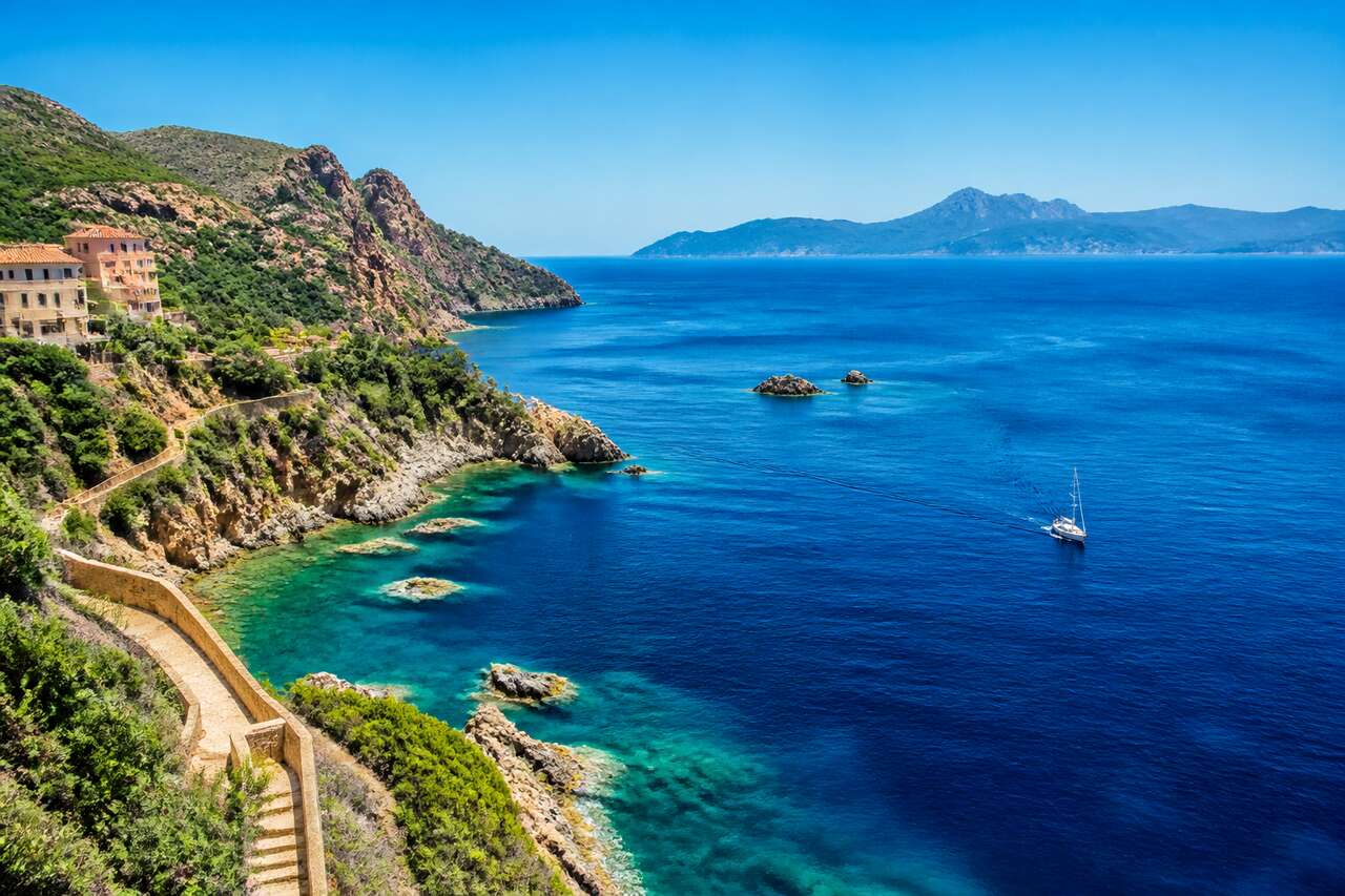 Plongées en Sardaigne et Corse : découvrez ces destinations incontournables