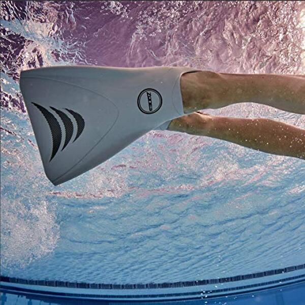 Découvrez notre avis détaillé sur les palmes d'entraînement ZONE3 V-flex ergo silver taille S : confort, performances et recommandations pour nageurs. 