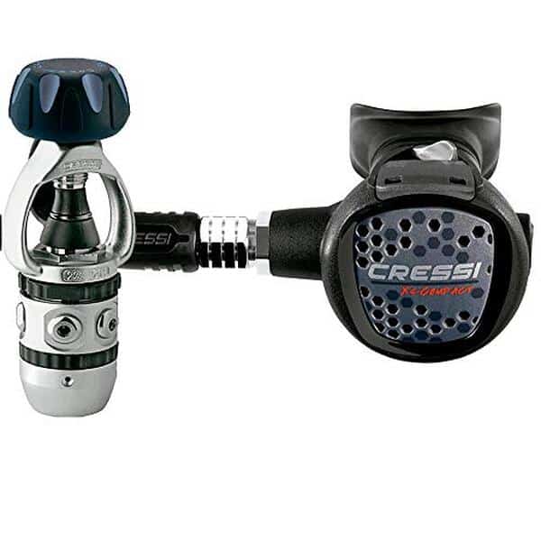 Découvrez notre test détaillé du détendeur compact Cressi AC2 noir : performances, fiabilité et avantages pour la plongée sous-marine.