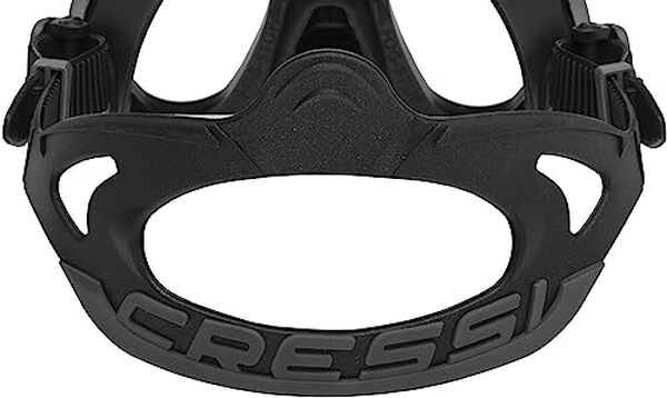 Découvrez notre test complet du masque de plongée Cressi Atom noir : confort, étanchéité et performance. Avis détaillé et conseils d'achat pour les plongeurs.